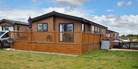 Atlas Twin Oakwood Lodge