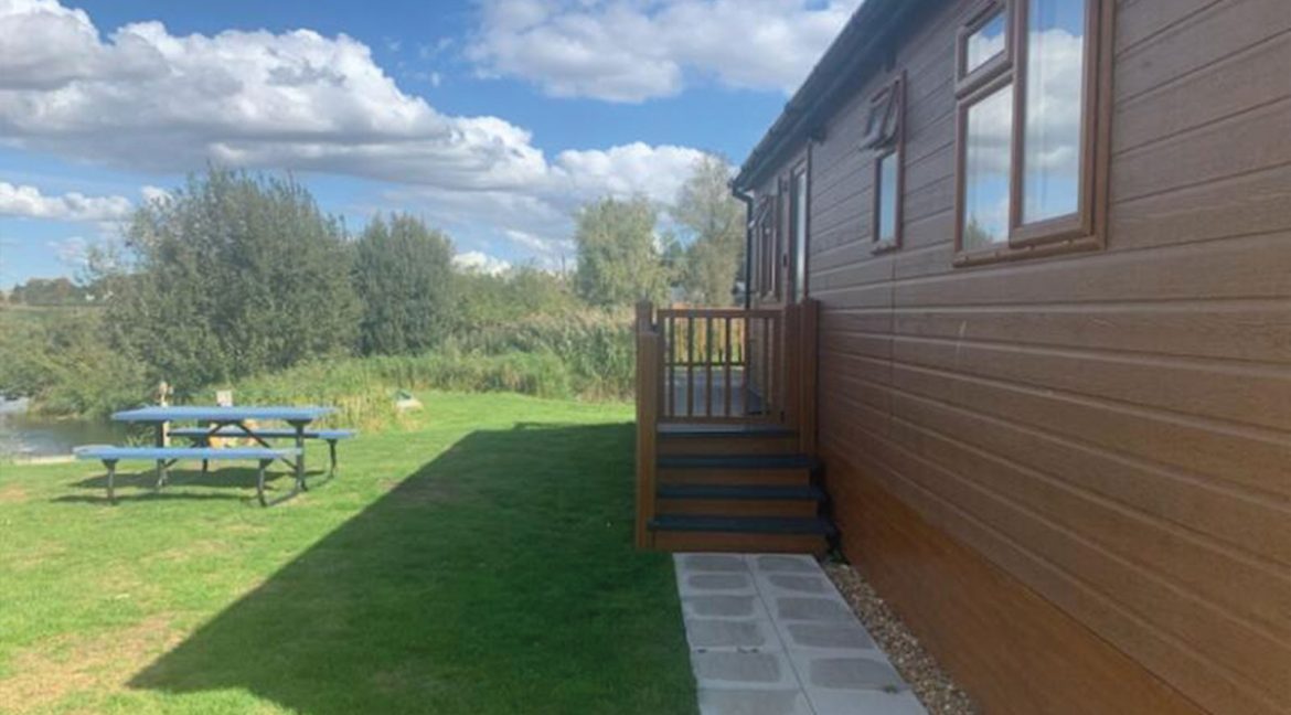 Plot-4-Stacey-Twin-Lodge-32x20-outside-4