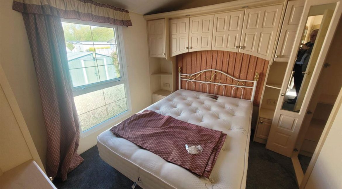 Plot-8---Willerby-Granada-36x12-preowned-2
