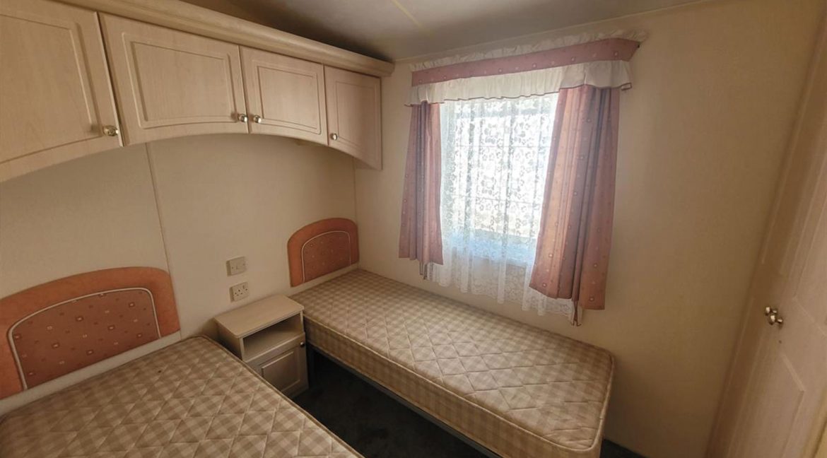 Plot-8---Willerby-Granada-36x12-preowned-5